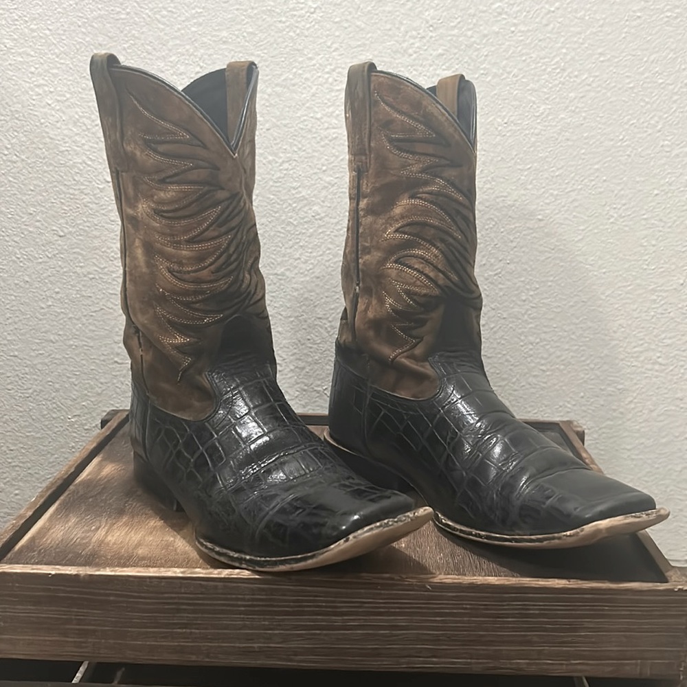 Youth size 6 Ariat tan and black boots faux gator
